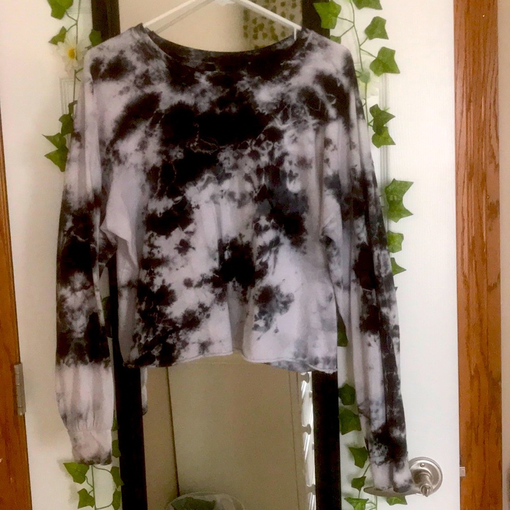 Cropped long sleeve tee